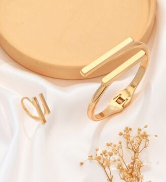 Square shaped ring and bracelet set