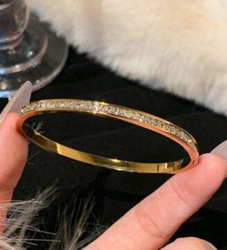 Frontal stones bracelet