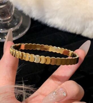 Oval shaped bracelet