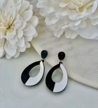 Black & white oval dangling earrings