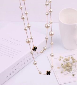 Long casual neck chain with pearl and cloves