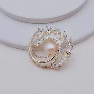 Gold spiral with a pearl brooch