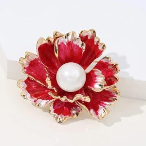 Pearl on petals brooch