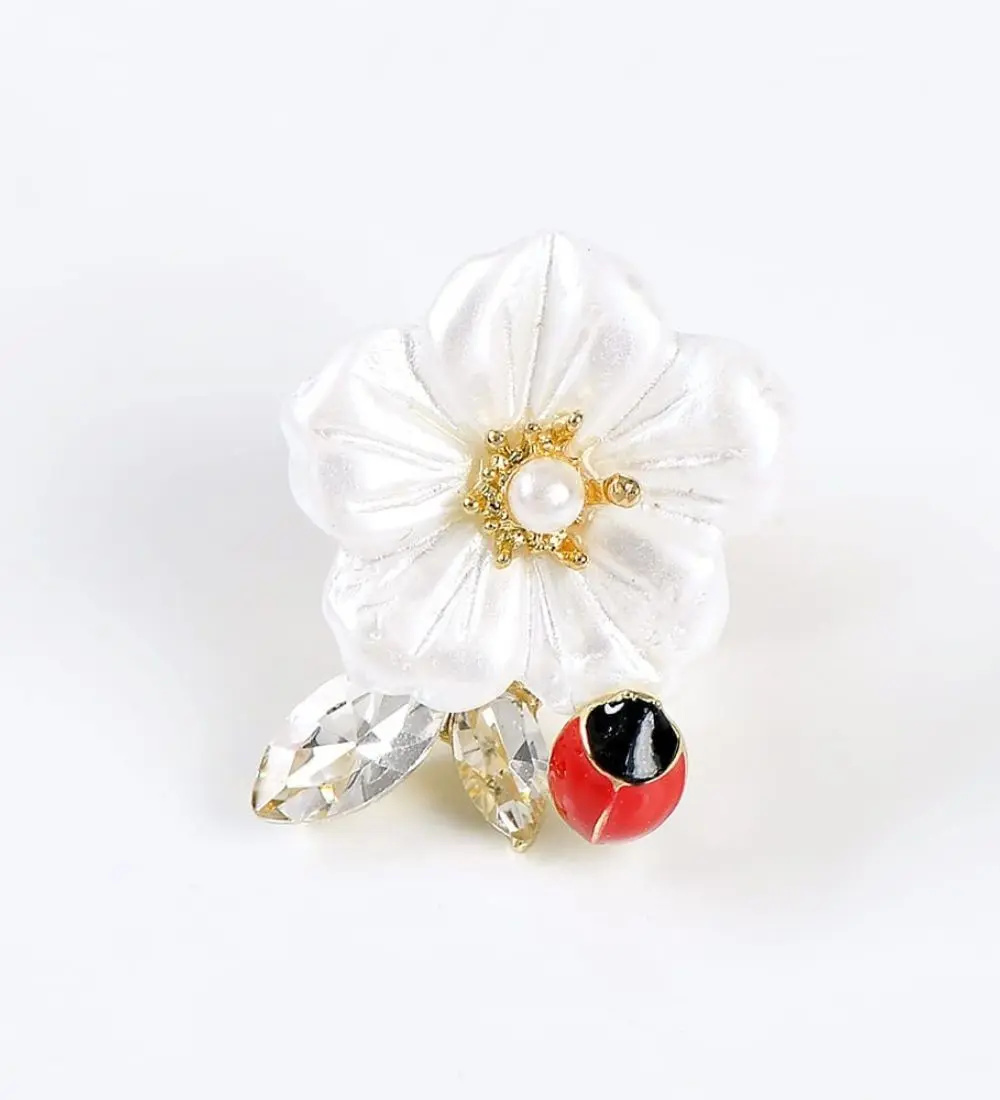 Mini brooch with a beetle on a flower