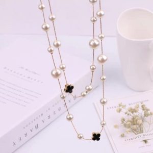 Long casual neck chain with pearl and cloves
