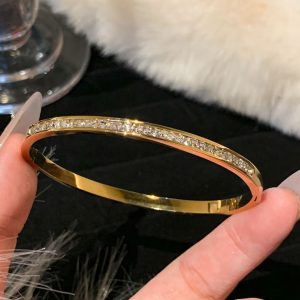 Frontal stones bracelet