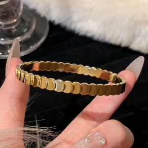 Oval shaped bracelet