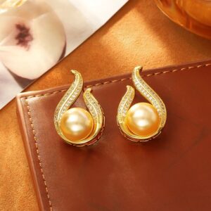 Pearl Earrings in Gold